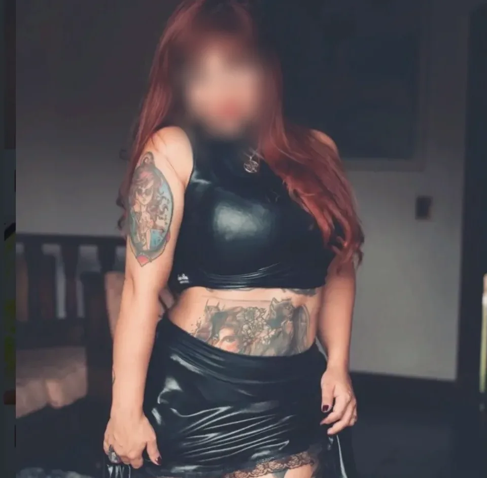 Ela, 25