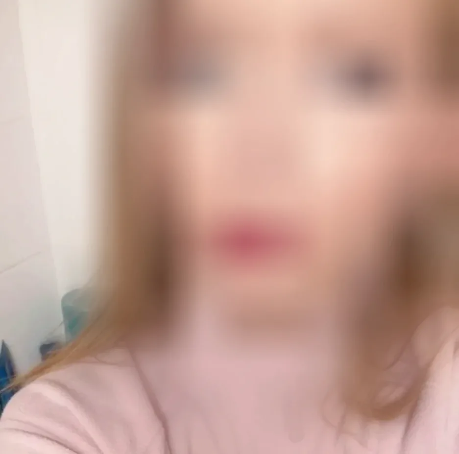 Larissa, 26