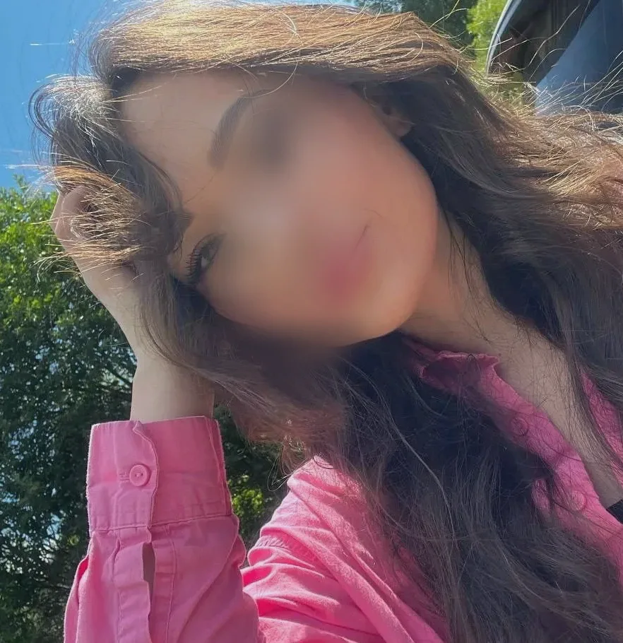 Melina, 25