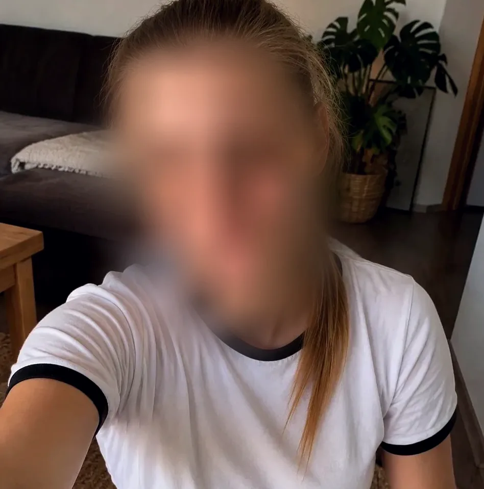 Neele, 21