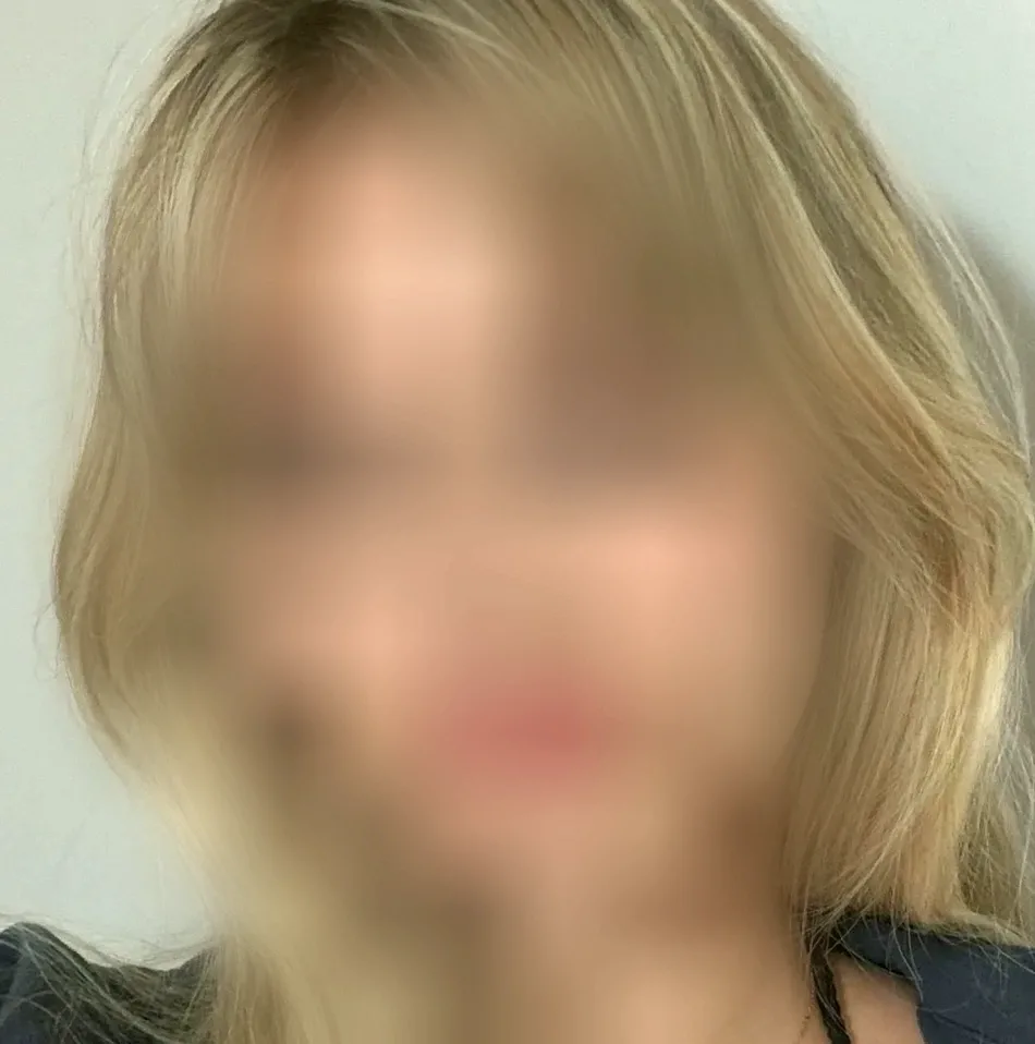 Sandra, 20